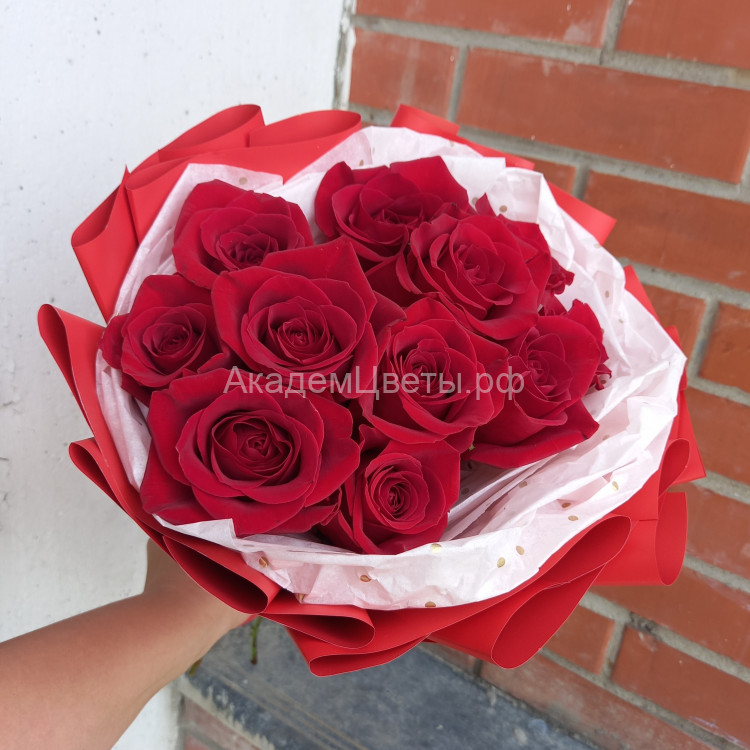 Красные розы в упаковке 11 штук
