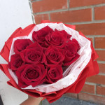 Красные розы в упаковке 11 штук