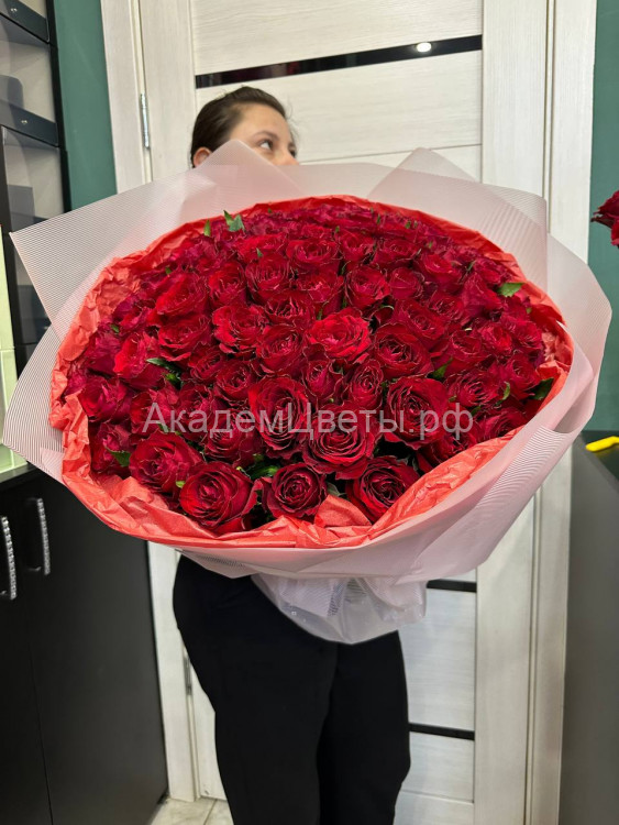 101 роза красная в букете (80 за штуку)