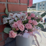 Коробка с кустовыми розами "Любовь Эгоиста"