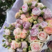 Букет пионовидных кустовых роз Нараспашку влюбленный
